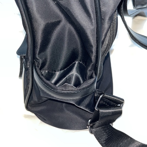 Black backpack - Picture 3 of 8